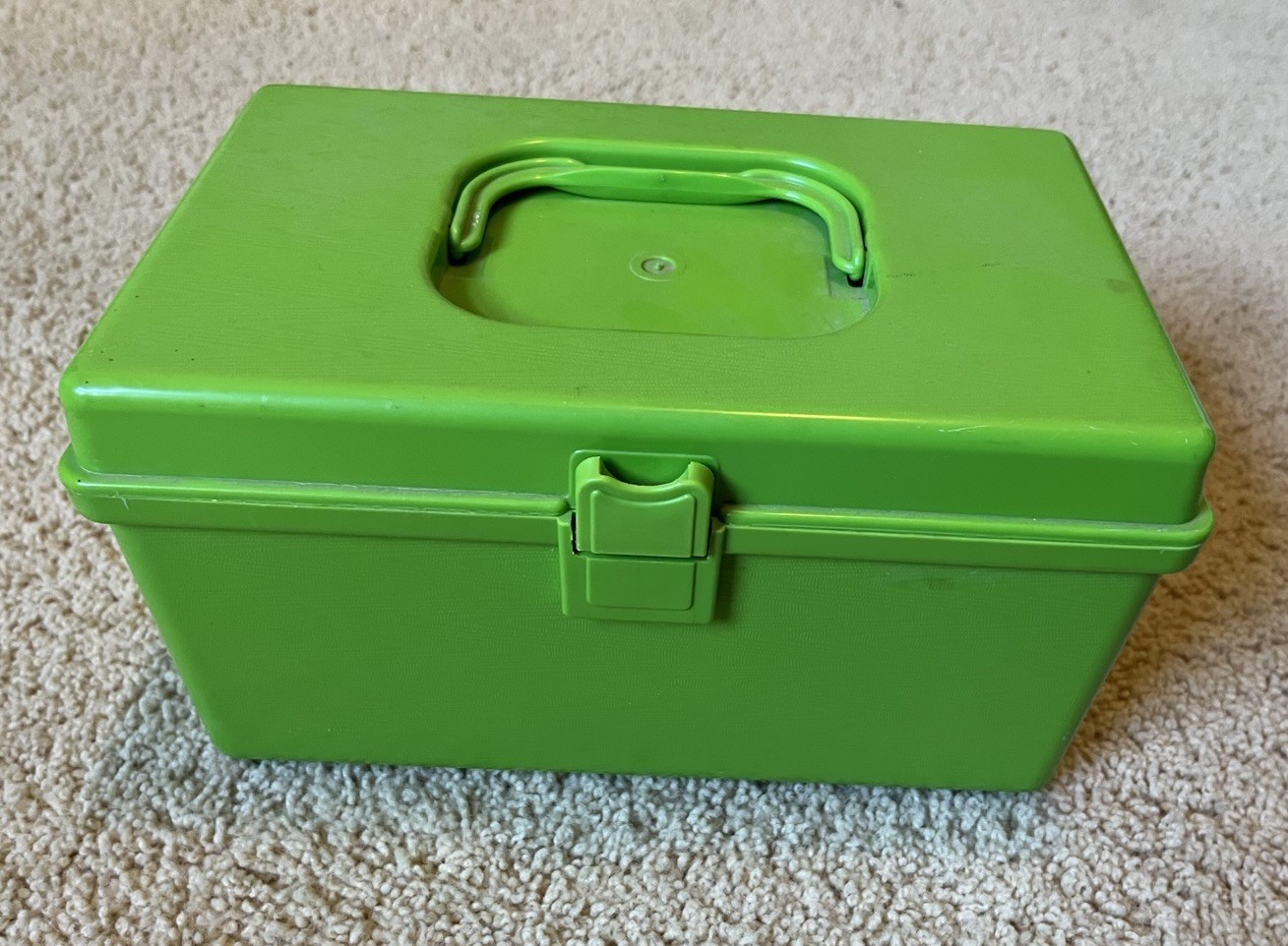 Vintage Sewing Box Apple Green With Tray Wil-Hold Wilson 9 3/4” x 6” X 5 1/2”