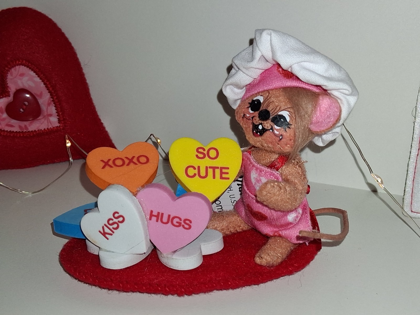 ANNALEE Valentine Mouse Artist Doll New Conversation Hearts Handcrafted 5\ ANNALEE Valentine Mouse Artist Doll New Conversation Hearts Handcrafted 5\