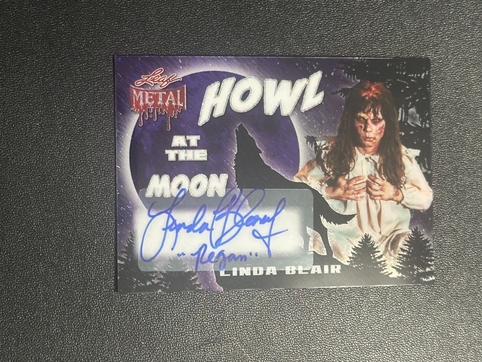 LINDA BLAIR 2026 LEAF METAL HALLOWEEN HOWL AT THE MOON REGAN AUTO 2/5 SHIMMER