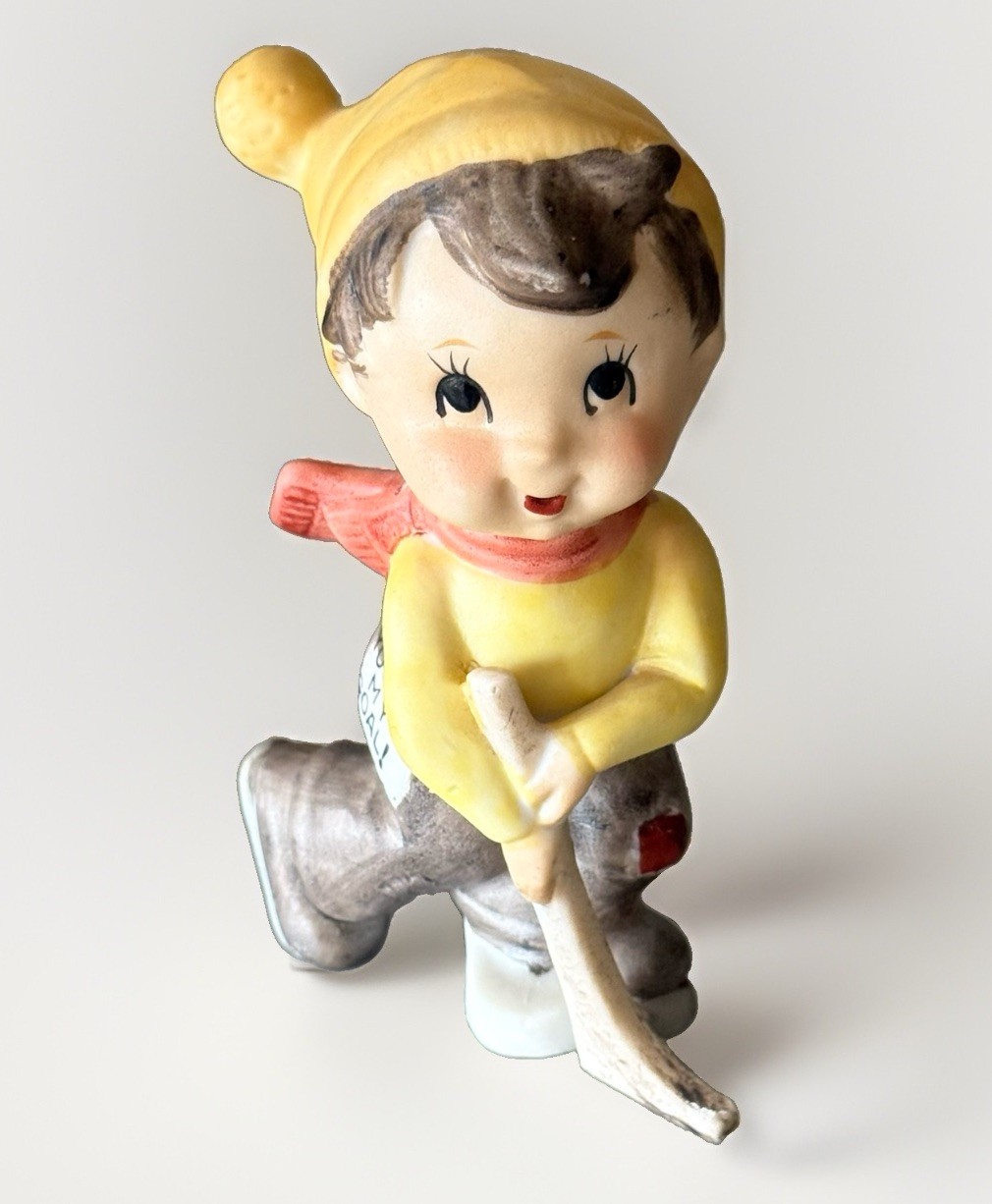 Vintage Hand-Painted Porcelain Ceramic Hockey Player Figurine RARE Vintage Hand-Painted Porcelain Ceramic Hockey Player Figurine RARE