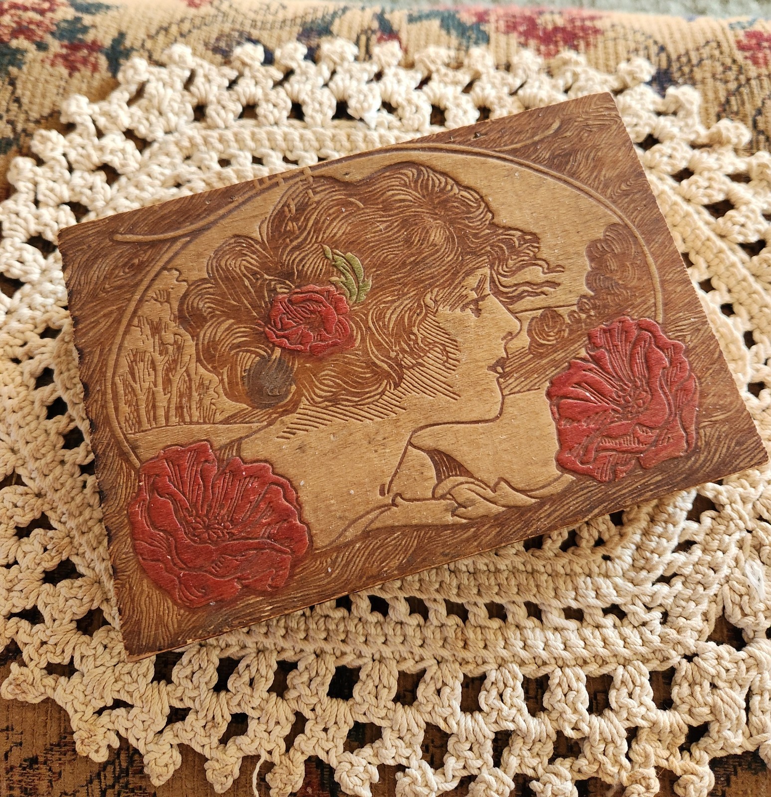 Art Nouveau Hinged WOODEN BOX Wood Pyrography Lovely Lady Painted Poppies NICE Art Nouveau Hinged WOODEN BOX Wood Pyrography Lovely Lady Painted Poppies NICE