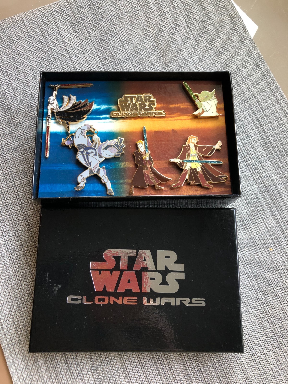 Disney Lucasfilm Star Wars Clone Wars 2004 6-Pin Box Set Pin |