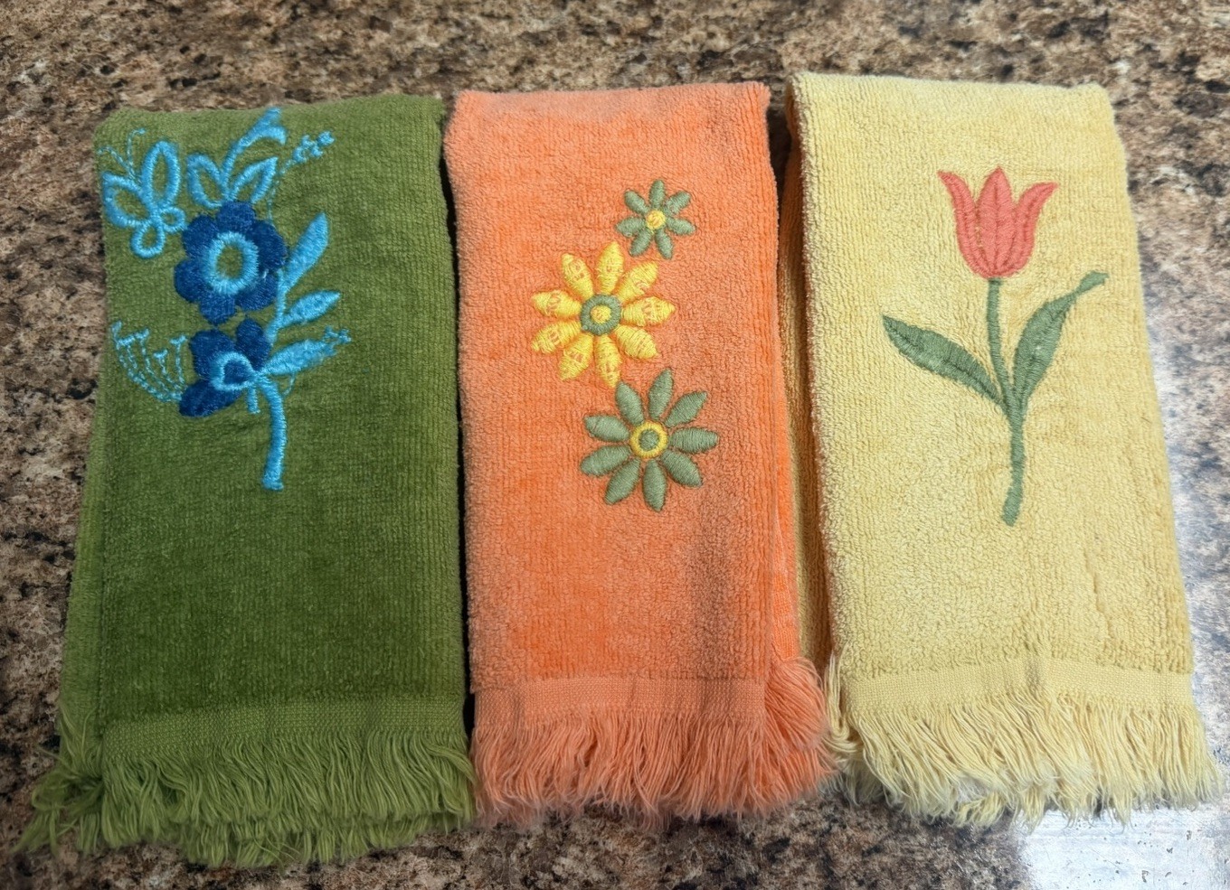 Fashion Manor Vintage Floral Embroidered Hand Towels Set of 3 USA Cotton