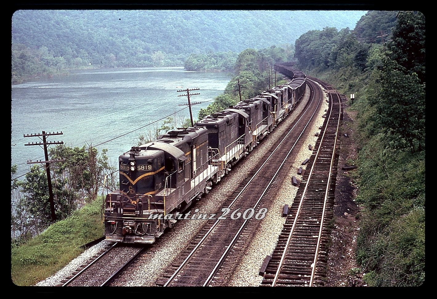 (MZ) DUPE TRAIN SLIDE  CHESAPEAKE & OHIO  (C&O)  5819  ACTION