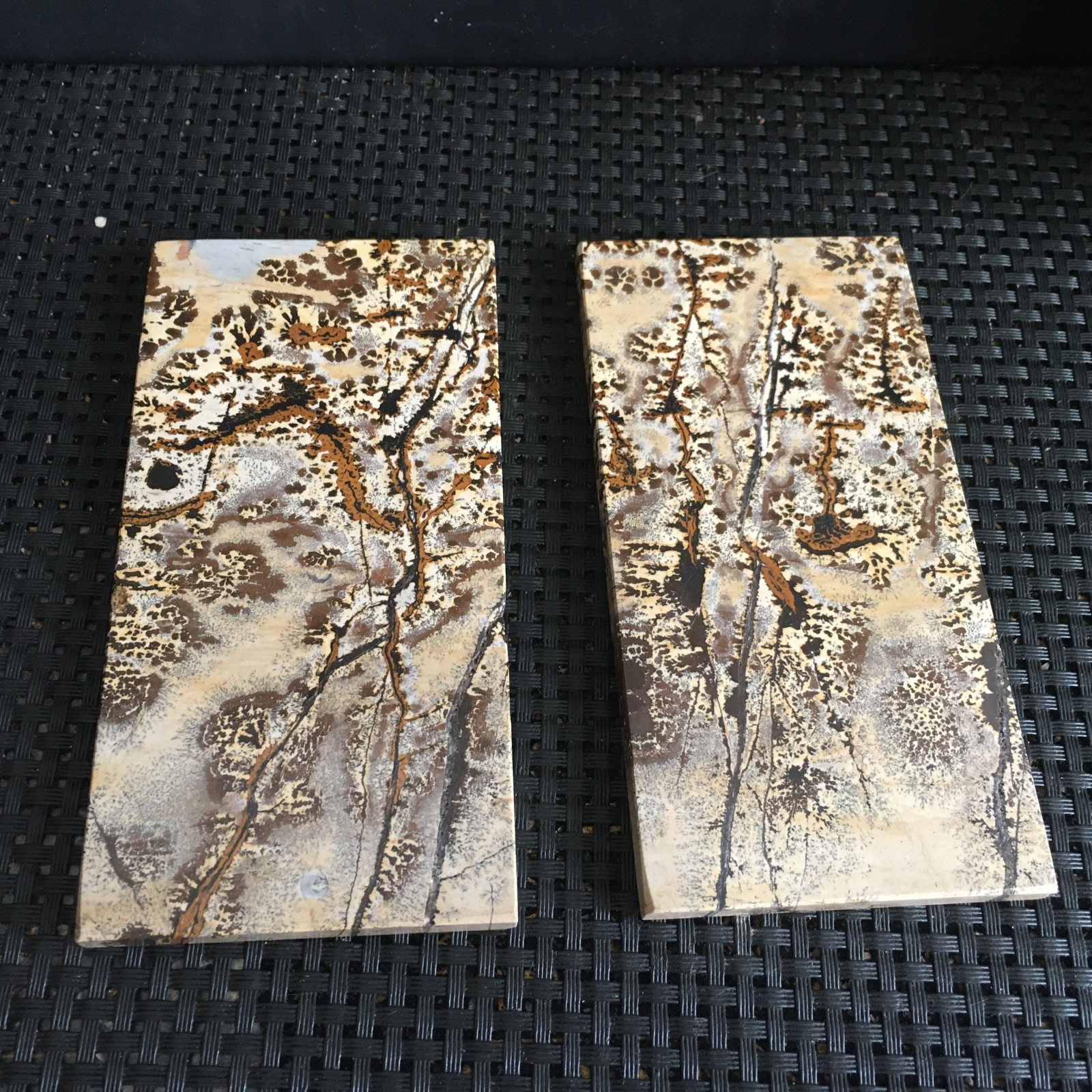 270g  2pc  Natural Chinese formation Ink painting scenery Stone specimen fb1594