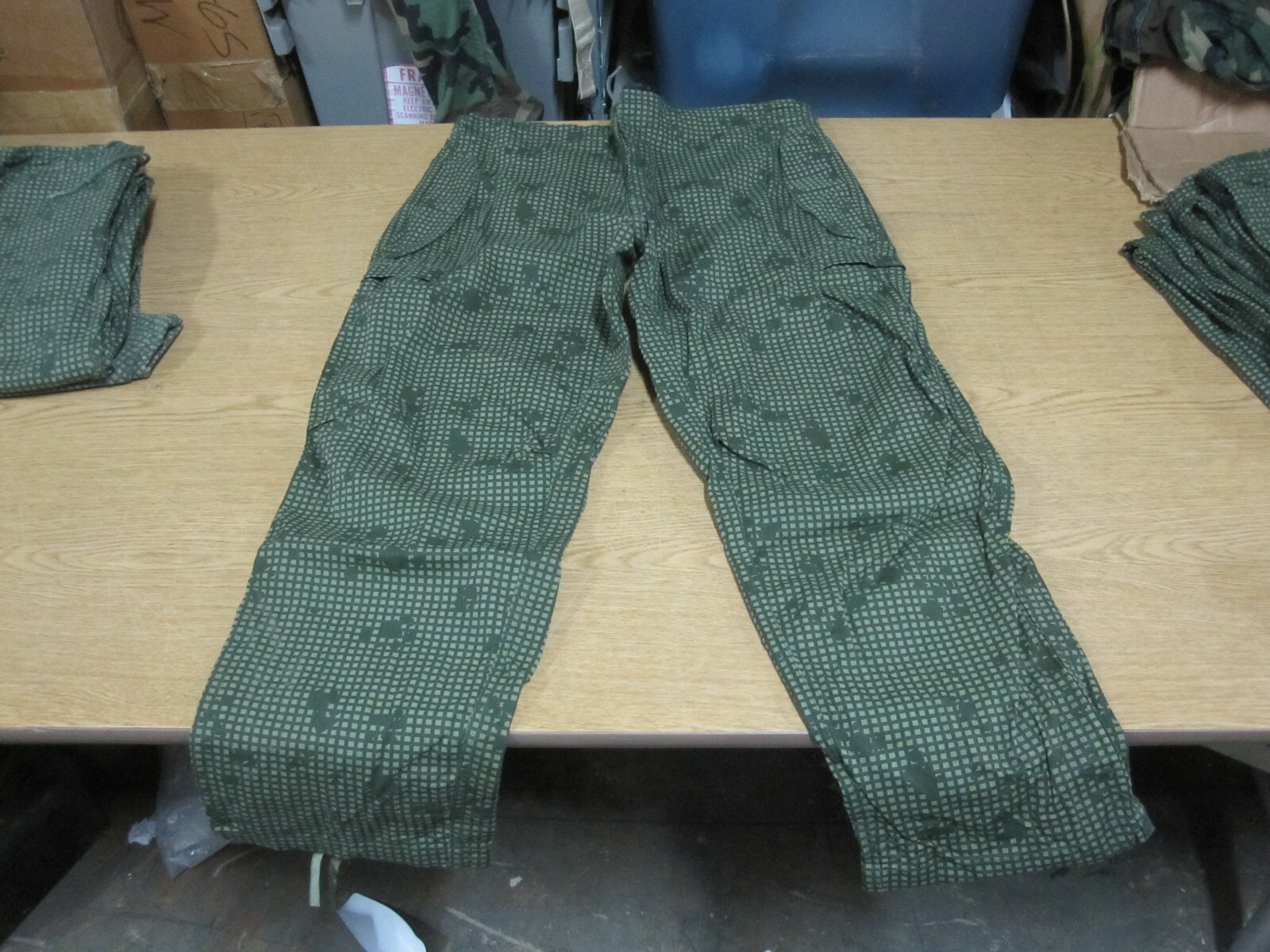 Men’s New Genuine Large Regular Night Camo Pants Military US Army Men’s New Genuine Large Regular Night Camo Pants Military US Army