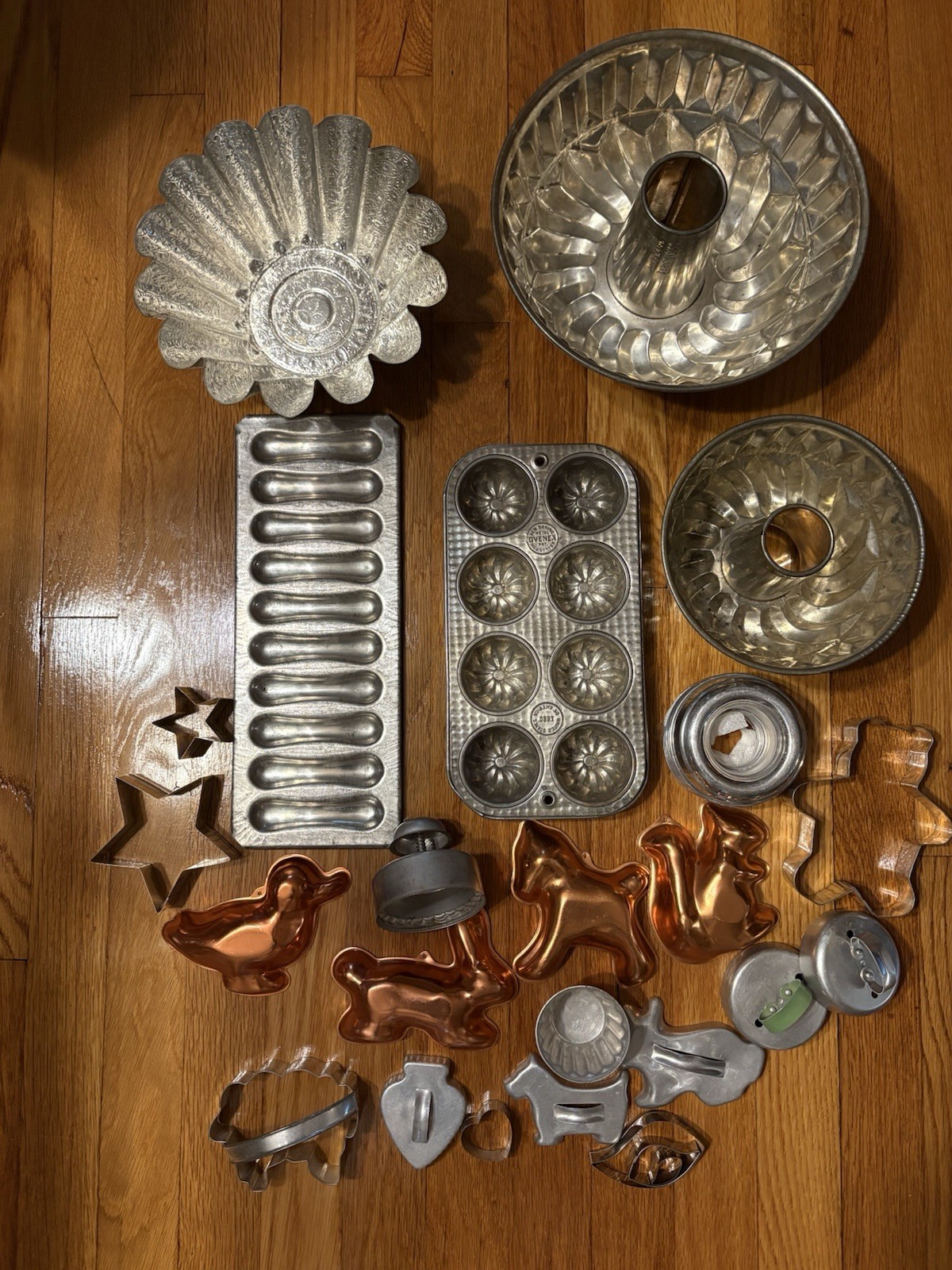 Vintage Lot Of Aluminum Baking Tins -Cookie cutters- Molds