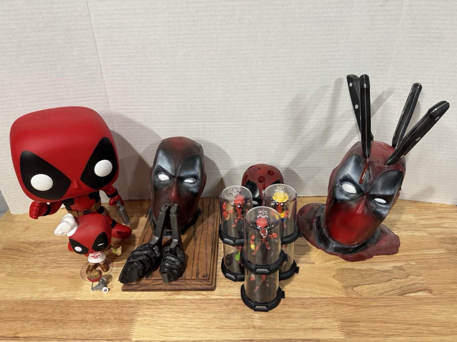 Deadpool Collectible lot VHTF RARE Pieces - Jack Thrasher - Funko - Capsule fig Deadpool Collectible lot VHTF RARE Pieces - Jack Thrasher - Funko - Capsule fig