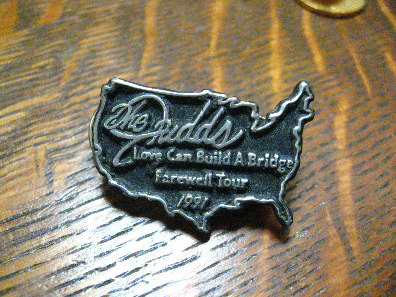 The Judds Farewell Tour 1991 Vintage Lapel Pin - Naomi Wynnona Love Build Bridge