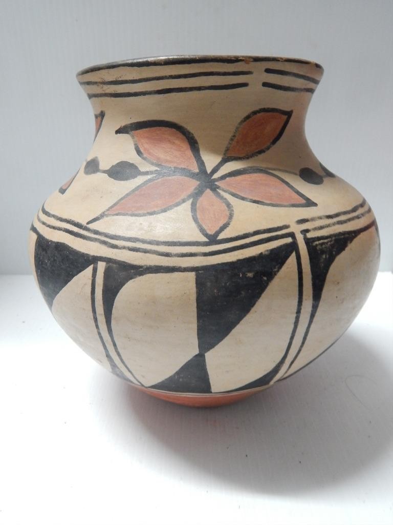 EPIC ANTIQUE SANTO DOMINGO PUEBLO INDIAN POTTERY OLLA FORM POT - concave base