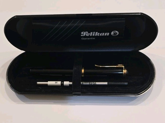 Pelikan R400 Rollerball Pen Blue Ink W Germany Excellent in Box W/booklet Pelikan R400 Rollerball Pen Blue Ink W Germany Excellent in Box W/booklet