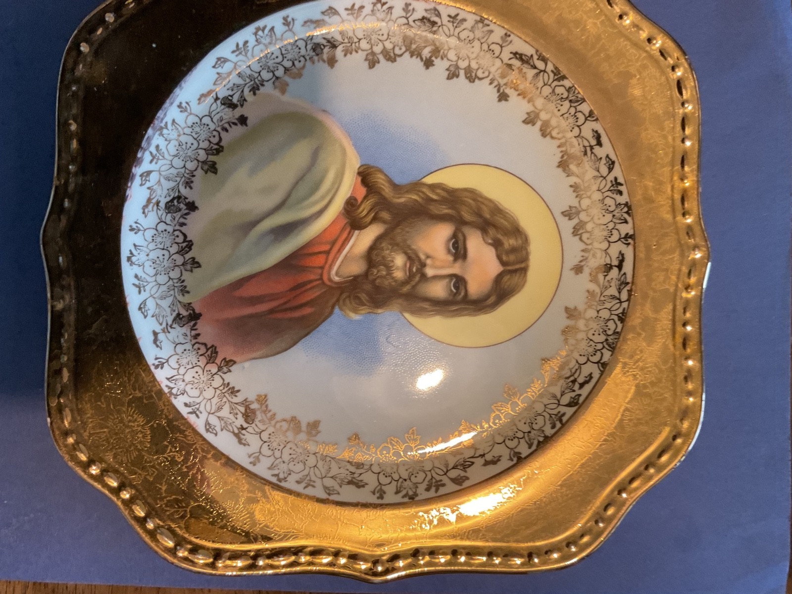 Beautiful Gold accents collector porcelain plate of Jesus Beautiful Gold accents collector porcelain plate of Jesus