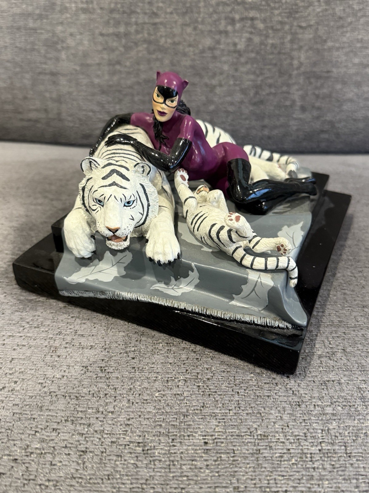 Catwoman: A Tigress Among Tigers DC Universe Collection Figurine 961 Of 2500 Catwoman: A Tigress Among Tigers DC Universe Collection Figurine 961 Of 2500