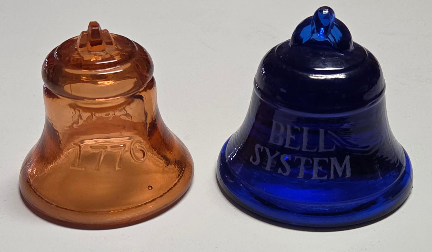 1011: 2 glass bells: brown \ 1011: 2 glass bells: brown \