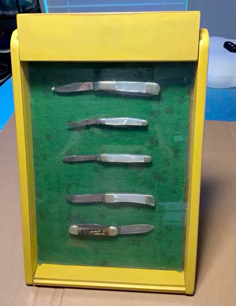 Vtg Fight N Rooster KnifeLot 1/100 Solingen Pearl 1979-1984 Rolling Display Case Vtg Fight N Rooster KnifeLot 1/100 Solingen Pearl 1979-1984 Rolling Display Case