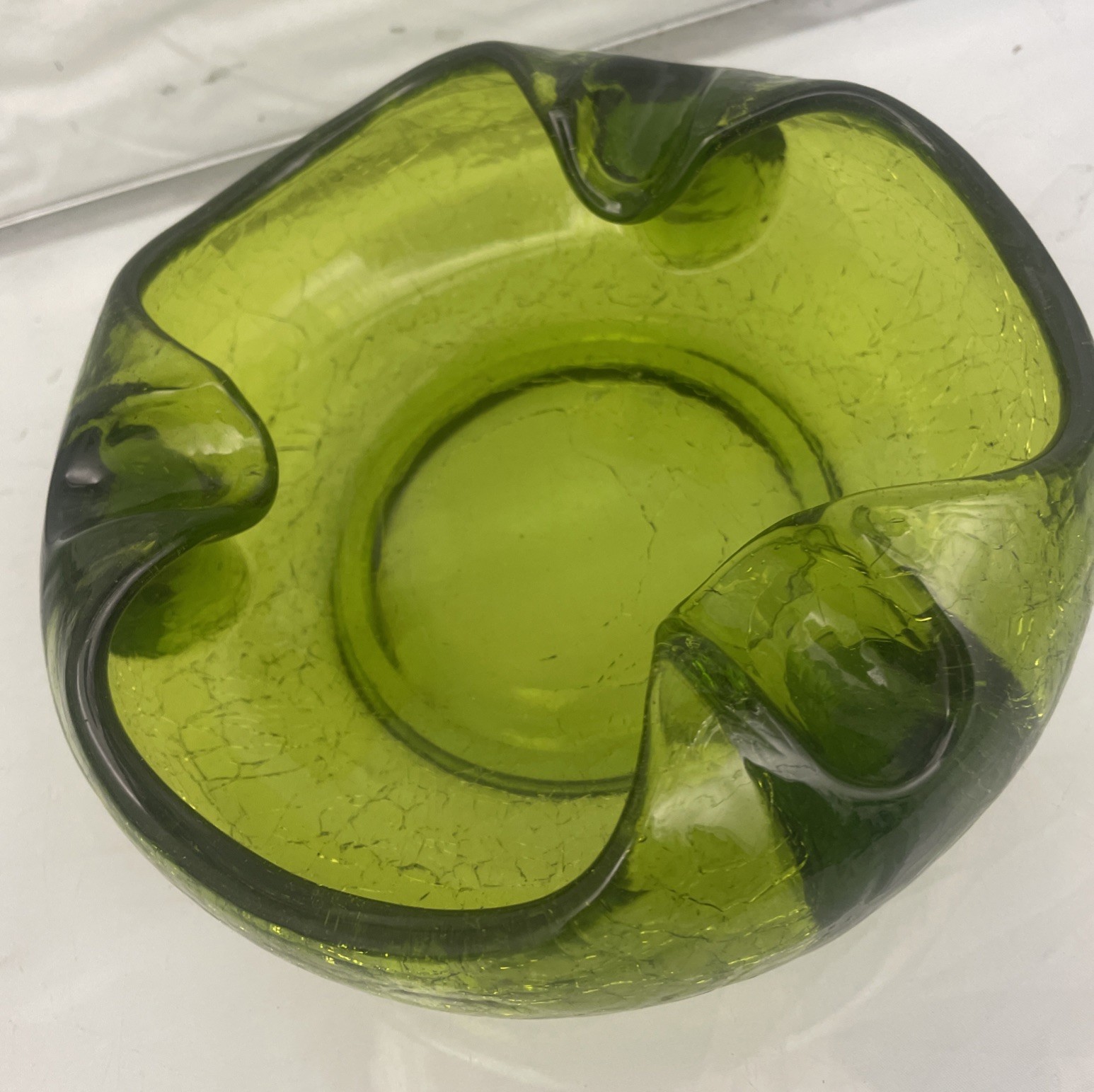 Vintage Heavy Handmade MCM Green Crackle Glass Round Ashtray 7” x 2.5”