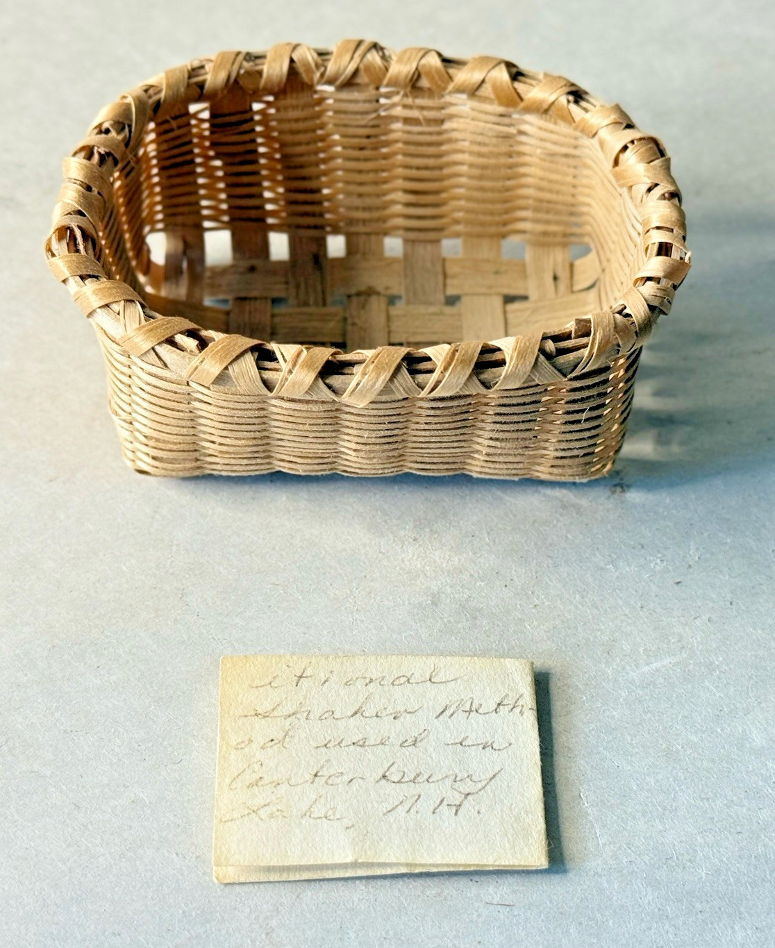 Small Vintage Brown Ash Shaker Peach Basket signed Lo Devlin 1992