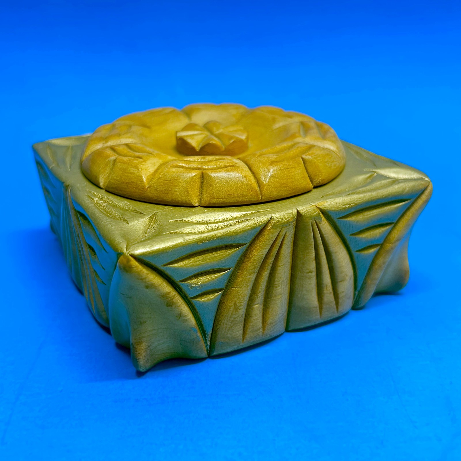 VTG Hand Carved Wooden Trinket Box Ashtray Jewelry Holder Catchall w Lid HP Gold