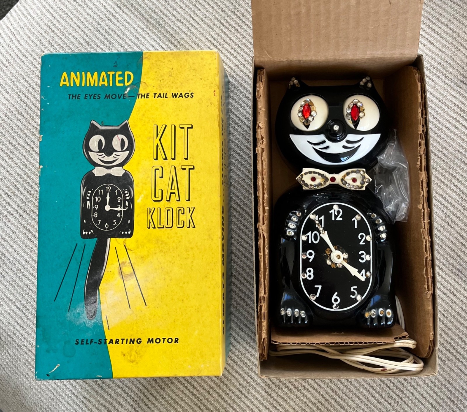 Vintage 1960\'s KIT CAT KLOCK D8 Black Jeweled Kit Kat Hanging Wall Cat Clock