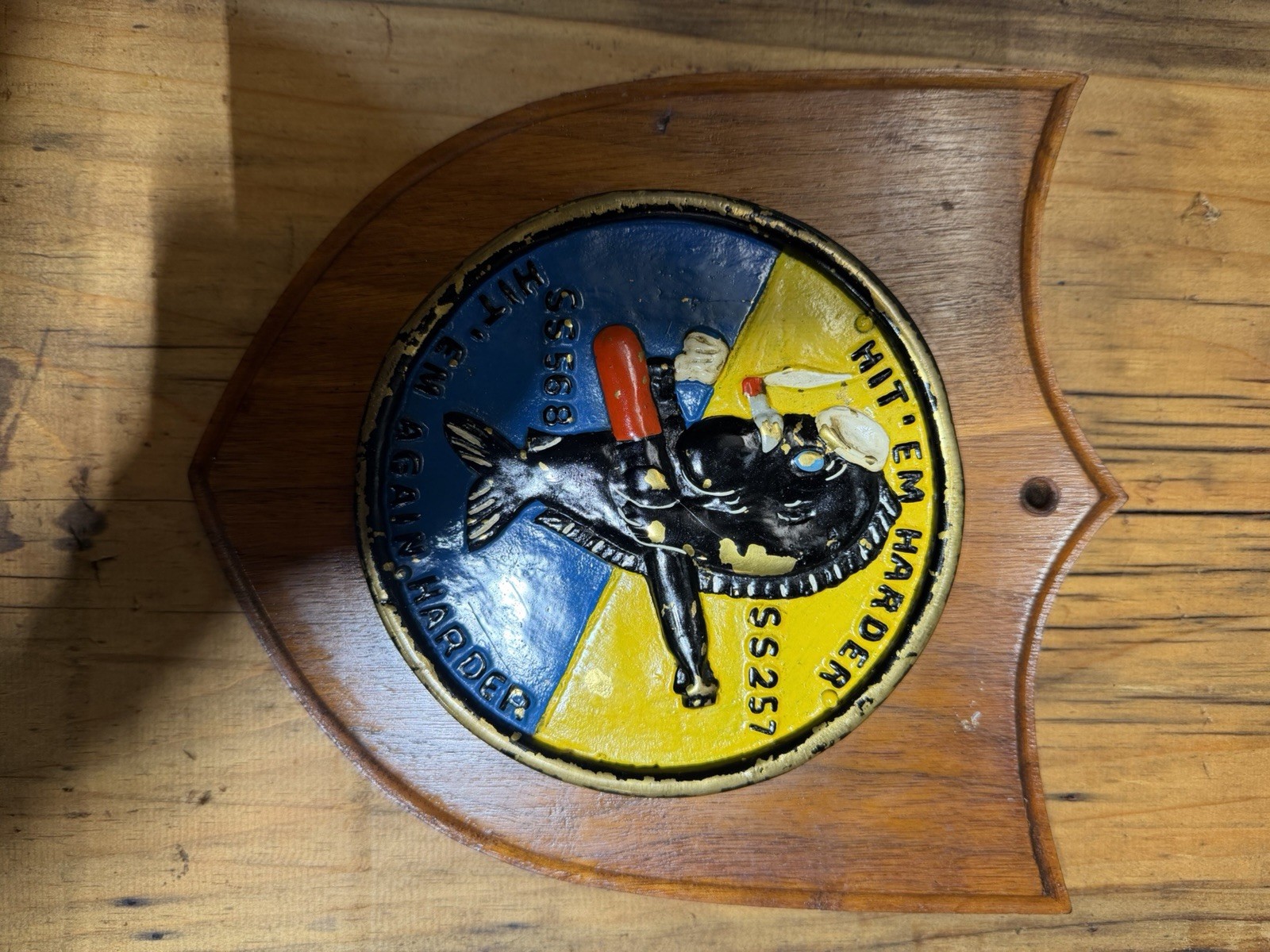 Vintage US Navy Submarine Dual Insignia Plaque – USS Harder (SS-257 & SS-568) Vintage US Navy Submarine Dual Insignia Plaque – USS Harder (SS-257 & SS-568)