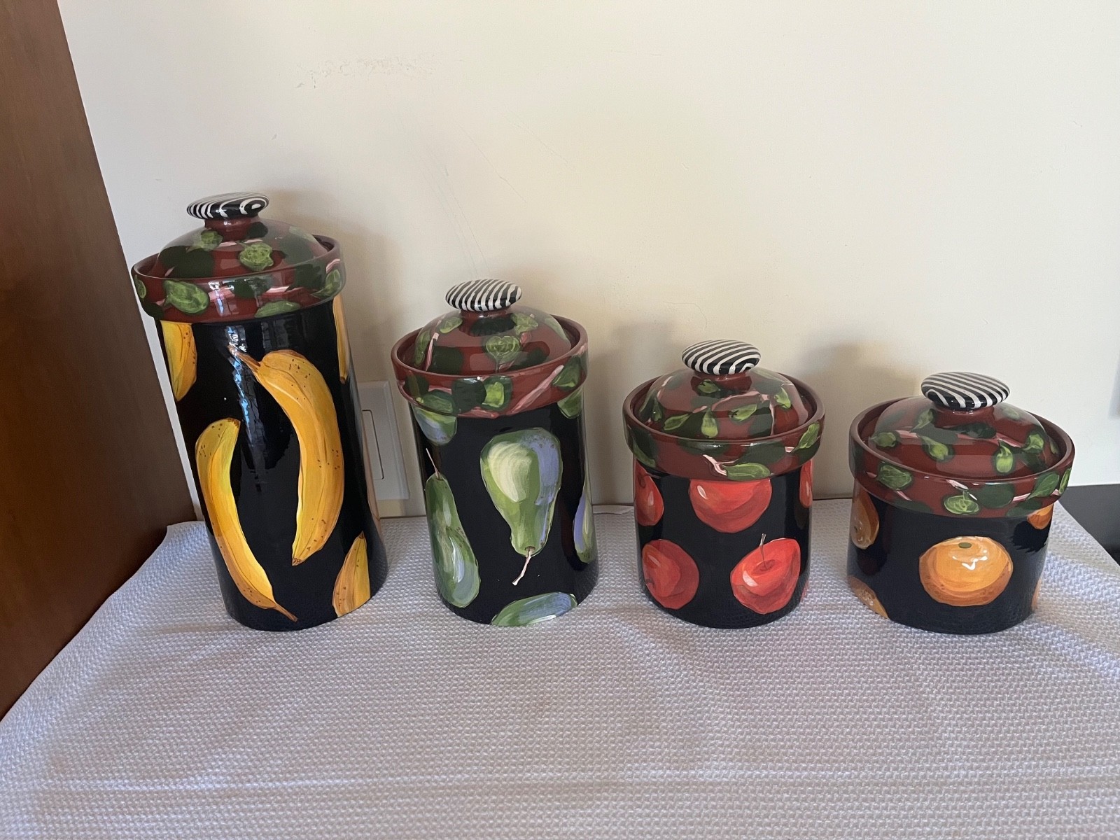 Vintage Droll Canister Set in Excellent Condition-May be a discontinued pattern