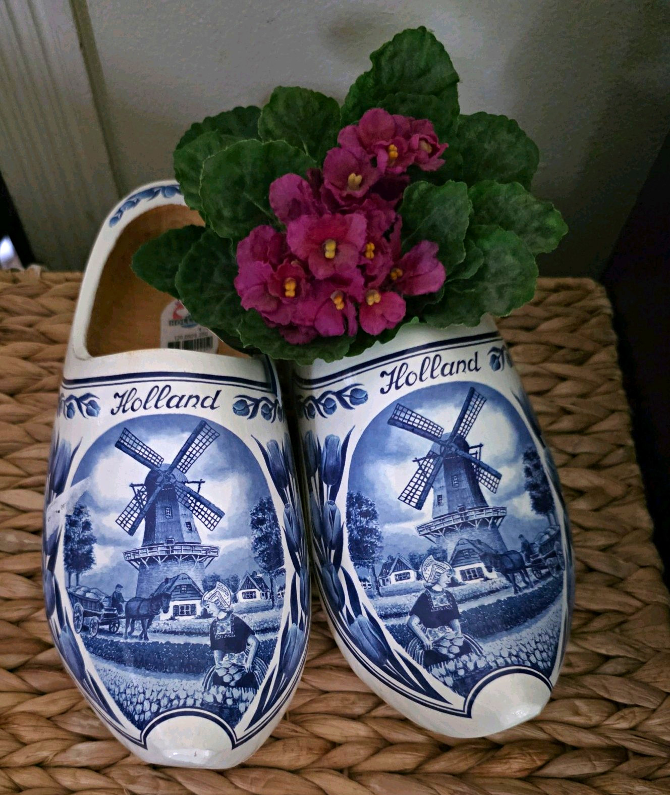 Vintage Dec 1997 Clogs Holland Dutch White & Blue Wooden Shoes Hand Painted NWT Vintage Dec 1997 Clogs Holland Dutch White & Blue Wooden Shoes Hand Painted NWT