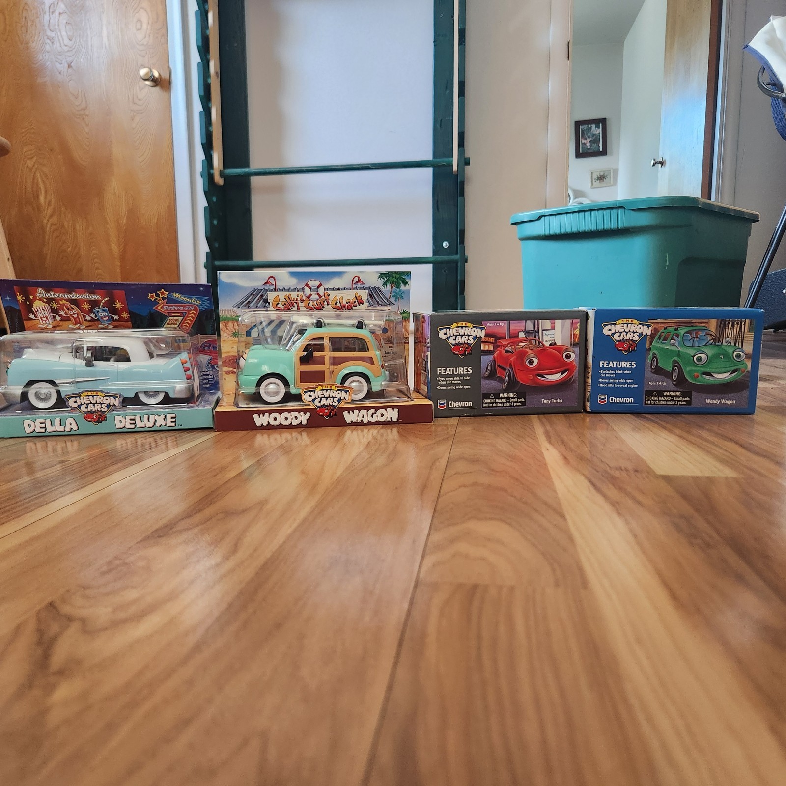Chevron Cars Vehicle Set: Wendy Wagon, Tony Turbo, Woody Wagon, Della Deluxe Chevron Cars Vehicle Set: Wendy Wagon, Tony Turbo, Woody Wagon, Della Deluxe