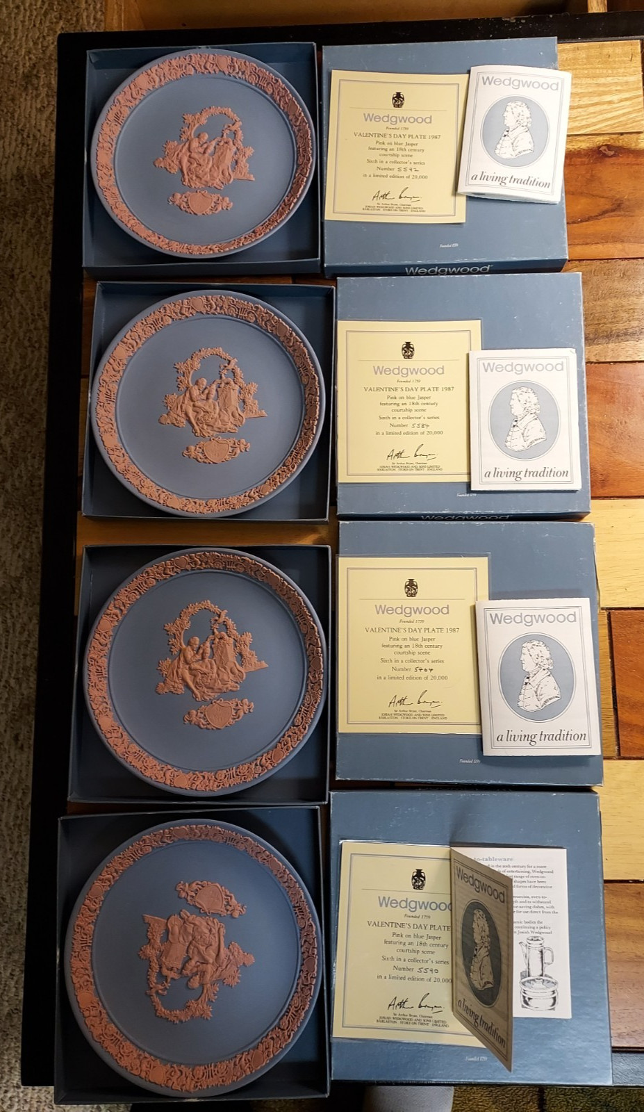 Rare Wedgwood Valentine plate 1987 pink on blue jasper, Courting Scene, 6th Rare Wedgwood Valentine plate 1987 pink on blue jasper, Courting Scene, 6th