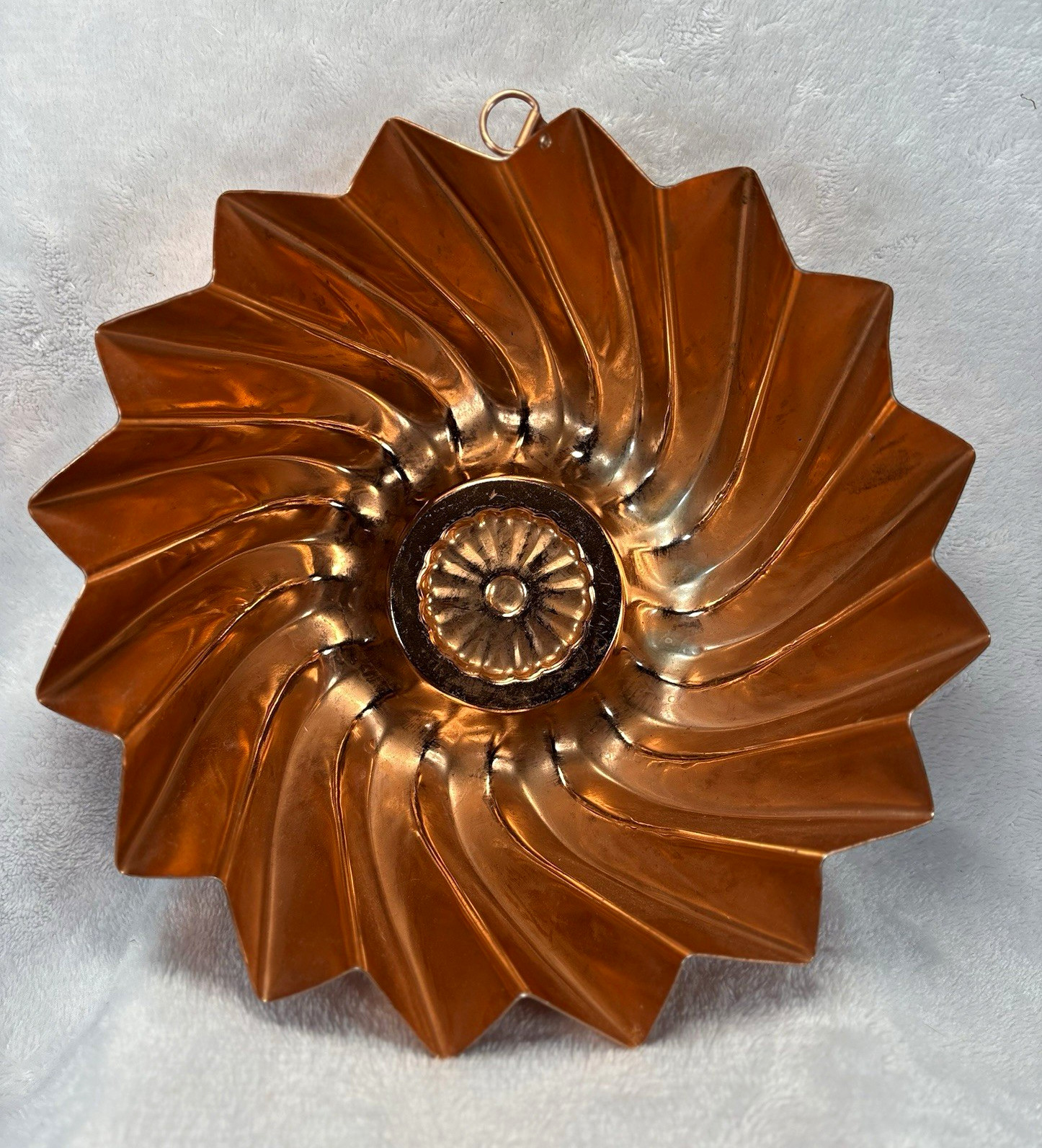 Copper Tone Aluminum Pinwheel Jello Mold Starburst Cake Pan Wall Hanging 7.5in Copper Tone Aluminum Pinwheel Jello Mold Starburst Cake Pan Wall Hanging 7.5in