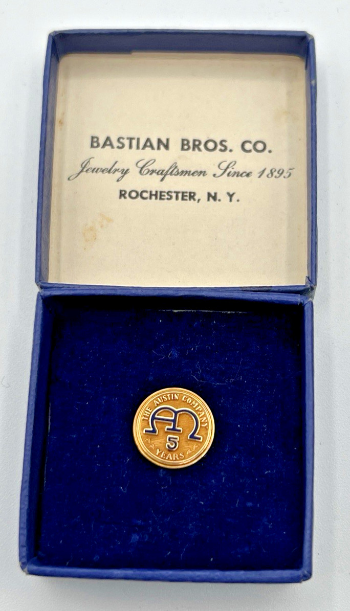 VINTAGE 14K SOLID GOLD THE AUSTIN COMPANY 5 YEAR SERVICE PIN BASTIAN BROS BOX VINTAGE 14K SOLID GOLD THE AUSTIN COMPANY 5 YEAR SERVICE PIN BASTIAN BROS BOX