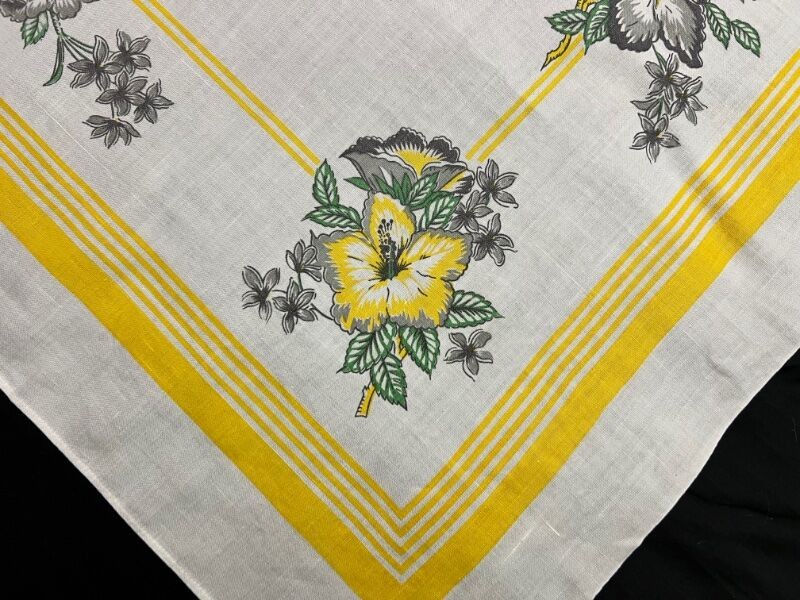 #807 Vintage Tellow Hibiscus 1950's Linen Print Tablecloth 39