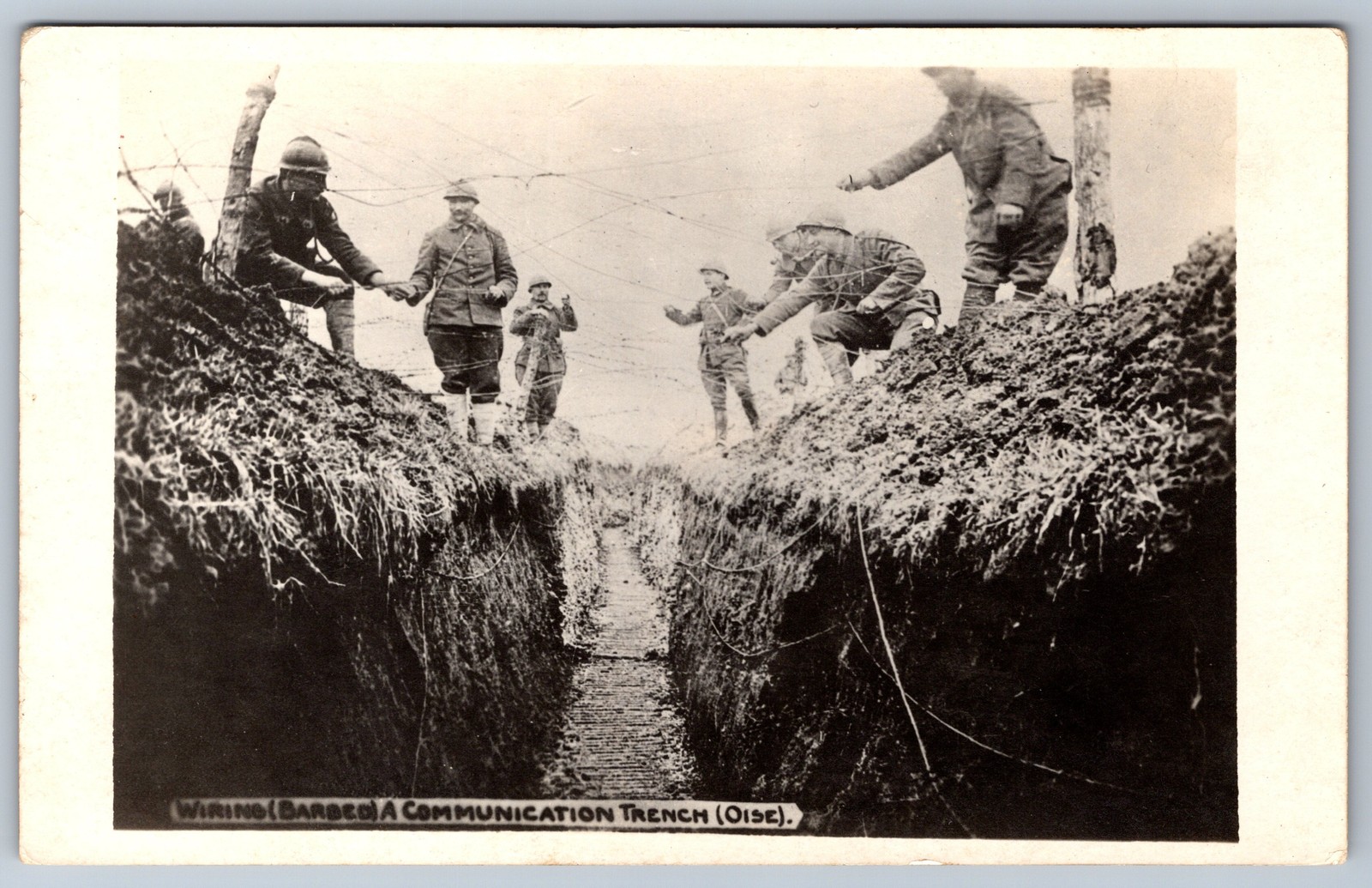 WWI RPPC Soldiers Wiring Barbed Communication Trench Oise France Real Photo