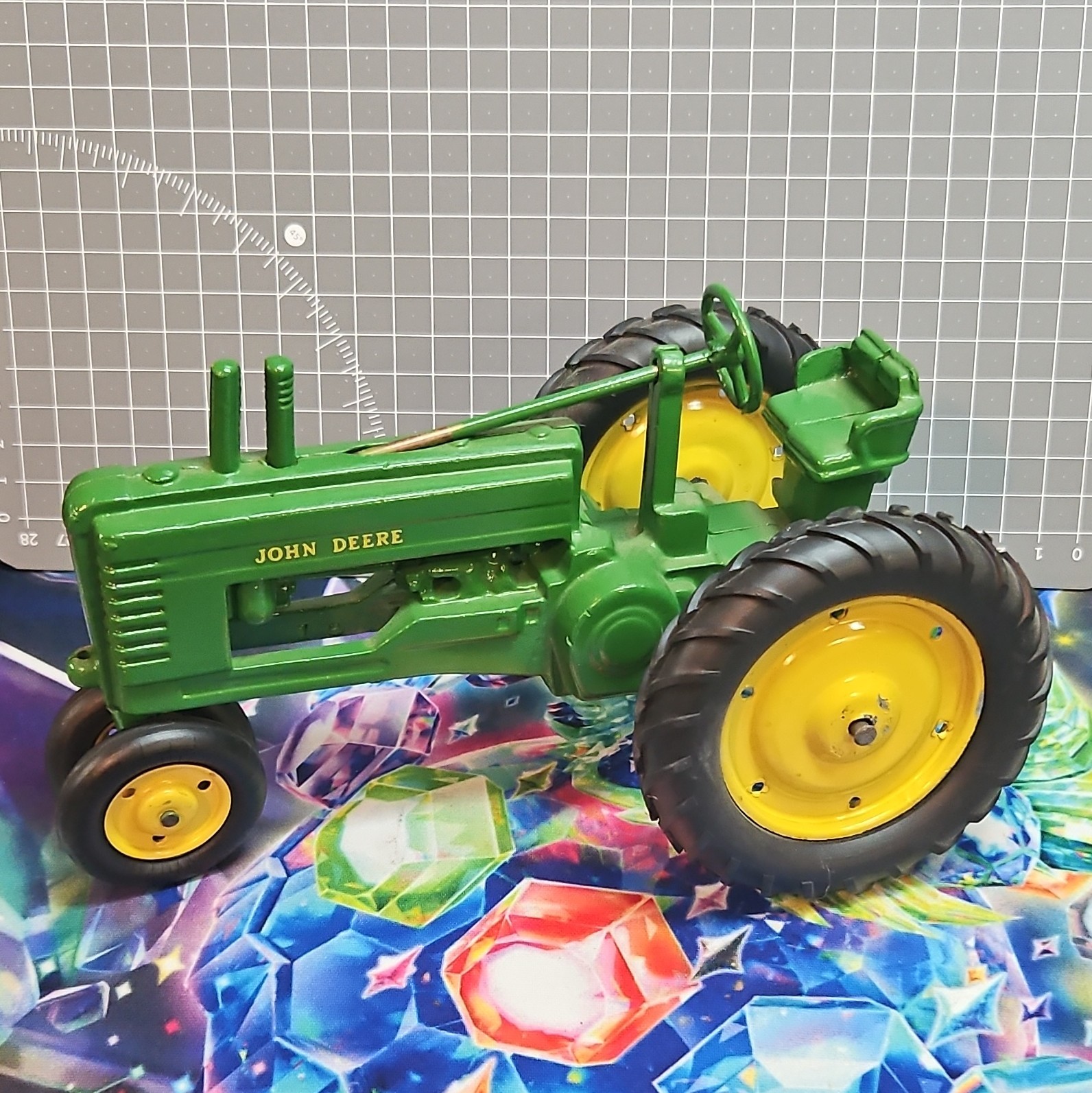 1/16 scale model A, ERTL John Deere \ 1/16 scale model A, ERTL John Deere \