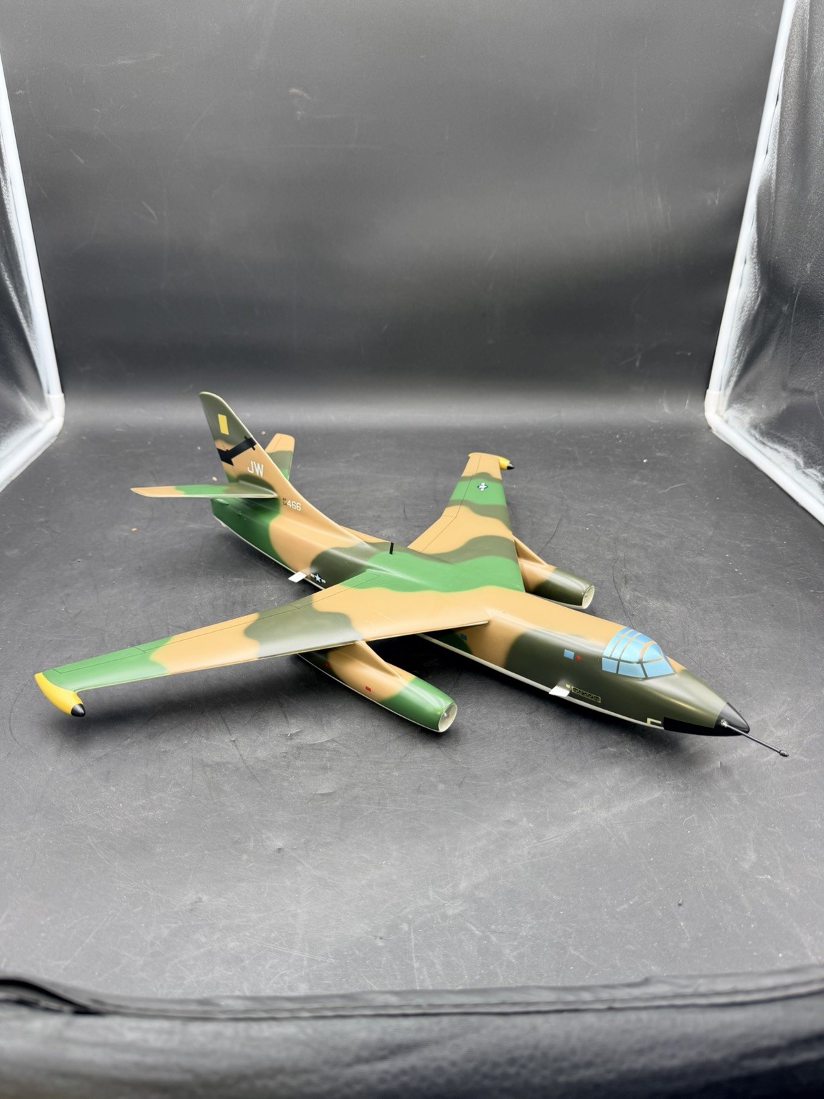 USAF Douglas EB-66 Destroyer ELINT ECM JW-466 Desk Top 1/72 Model SC Airplane