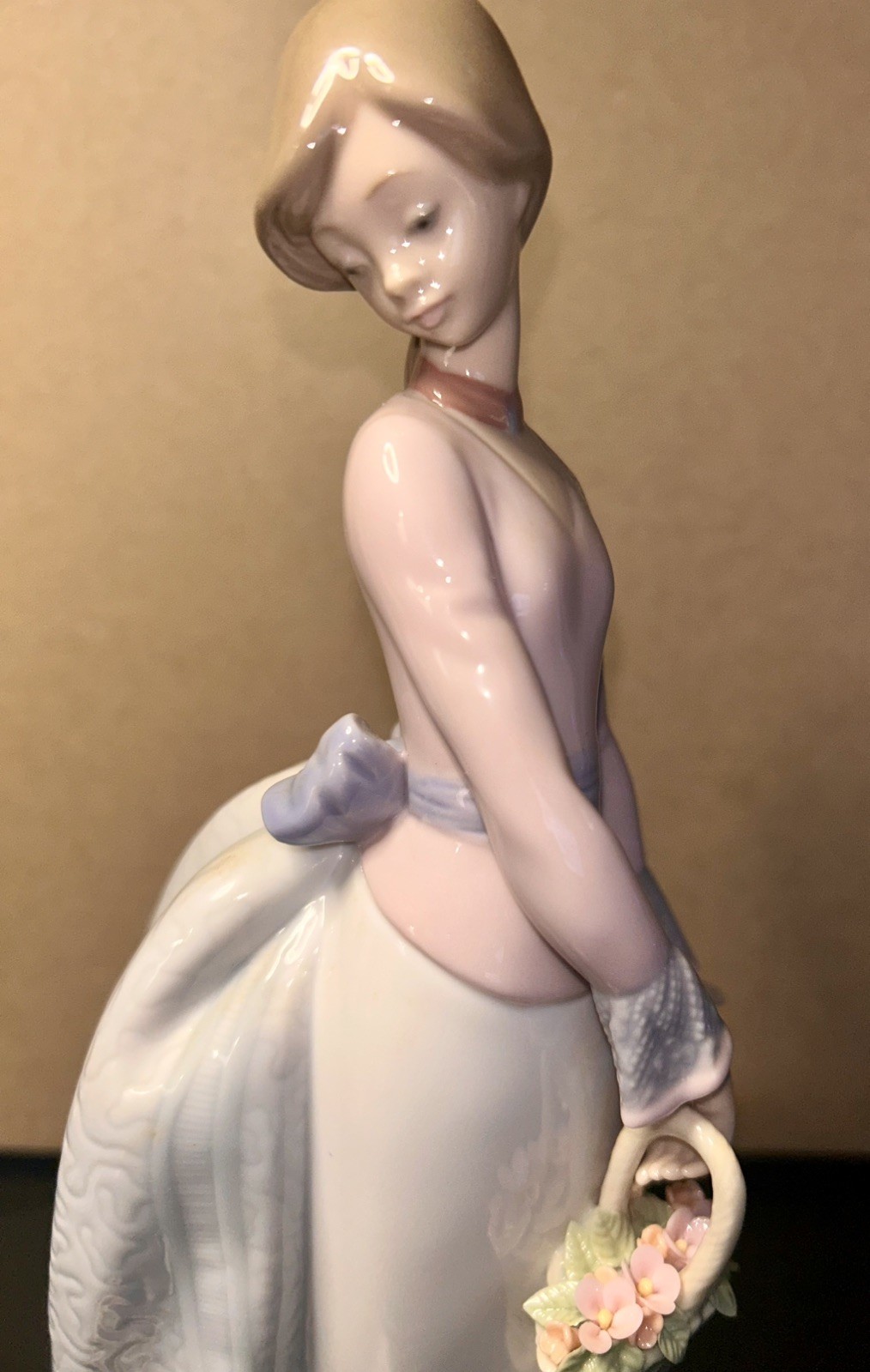 Lladro Porcelain BASKET OF LOVE Woman with flower basket #7622 No Box