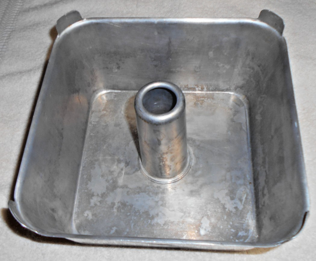 Vintage Wear-Ever Square Angel Food Cake Pan, 9\ Vintage Wear-Ever Square Angel Food Cake Pan, 9\