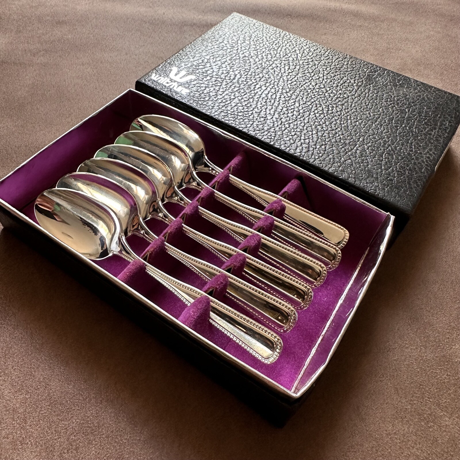 SET OF 6 BOXED WILTSHIRE SILVER PLATE RONDELAY PATTERN COFFEE SPOONS