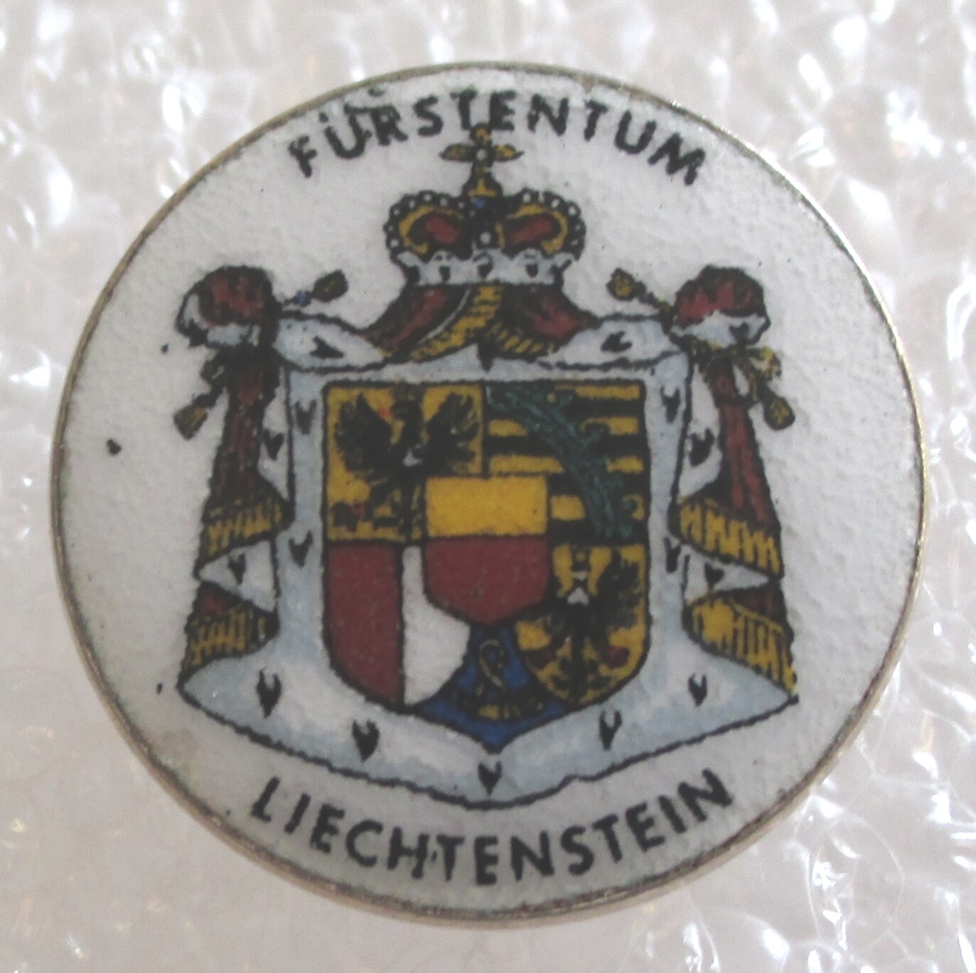 Vintage Liechtenstein Tourist Travel Souvenir Pin - Fürstentum Liechtenstein Vintage Liechtenstein Tourist Travel Souvenir Pin - Fürstentum Liechtenstein
