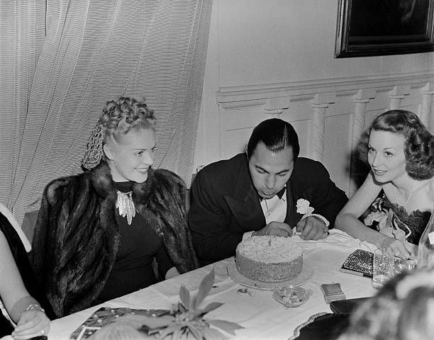 Actress Alice Faye Attends A Birthday Party In Los Angeles 1940 OLD PHOTO Actress Alice Faye Attends A Birthday Party In Los Angeles 1940 OLD PHOTO