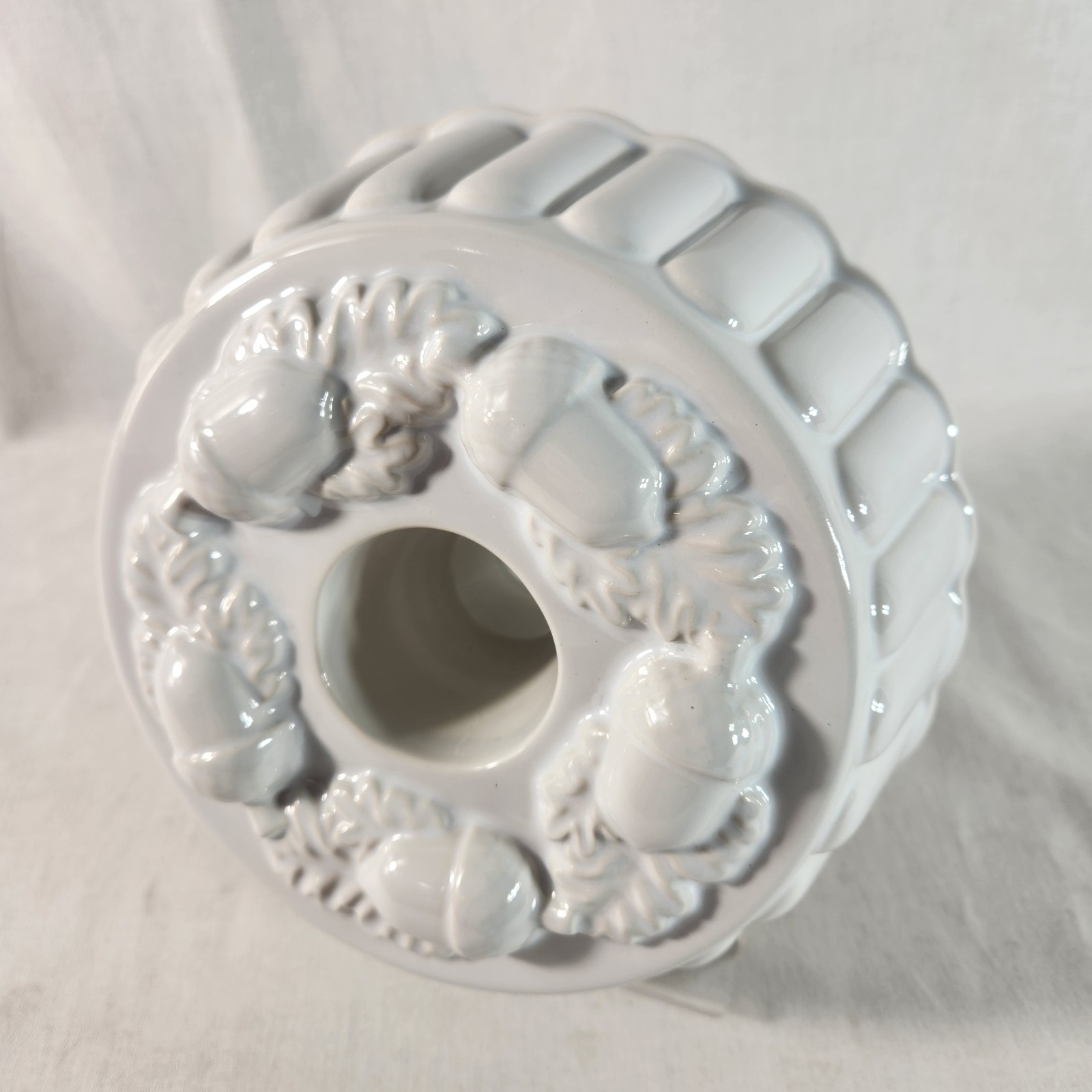 Williams Sonoma White Ceramic Acorn Cranberry Mold Pan Very Good Cond. Fast Ship Williams Sonoma White Ceramic Acorn Cranberry Mold Pan Very Good Cond. Fast Ship
