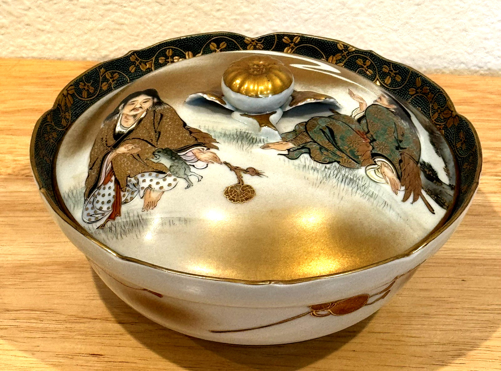 Vintage Hand Painted & Porcelain Gilded Japanese Kutani Lidded 3.5 Vintage Hand Painted & Porcelain Gilded Japanese Kutani Lidded 3.5