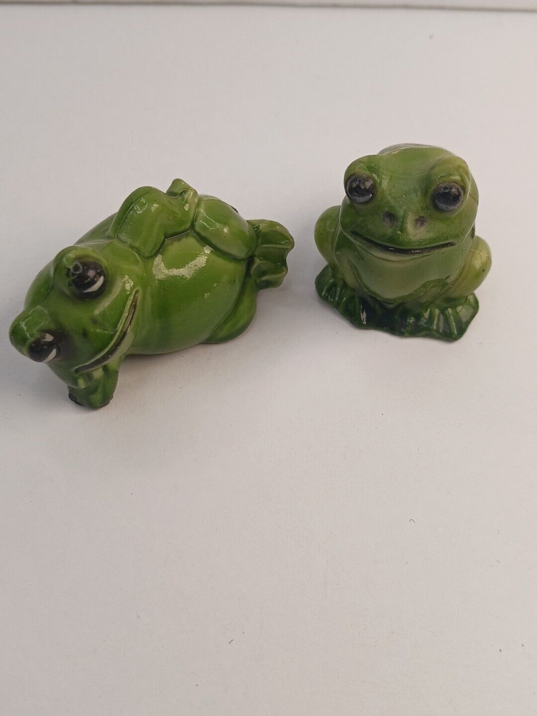 Plastic frog figurine statue Shelf Sitter Knick Knack Collectible Hong Kong Vtg