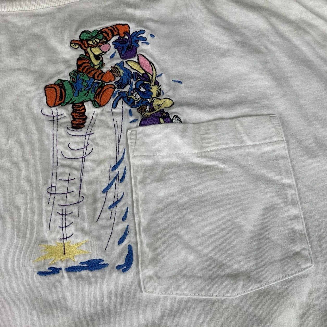 Vintage The Disney Store Tigger/Rabbit Embroidered Pocket T-Shirt XL White