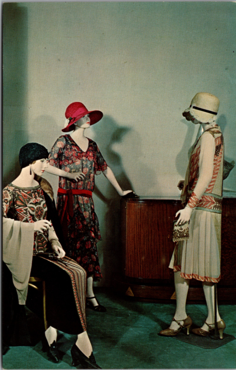 1920s Flapper Fashion Philadelphia Museum Art Deco Mannequins Postcard
