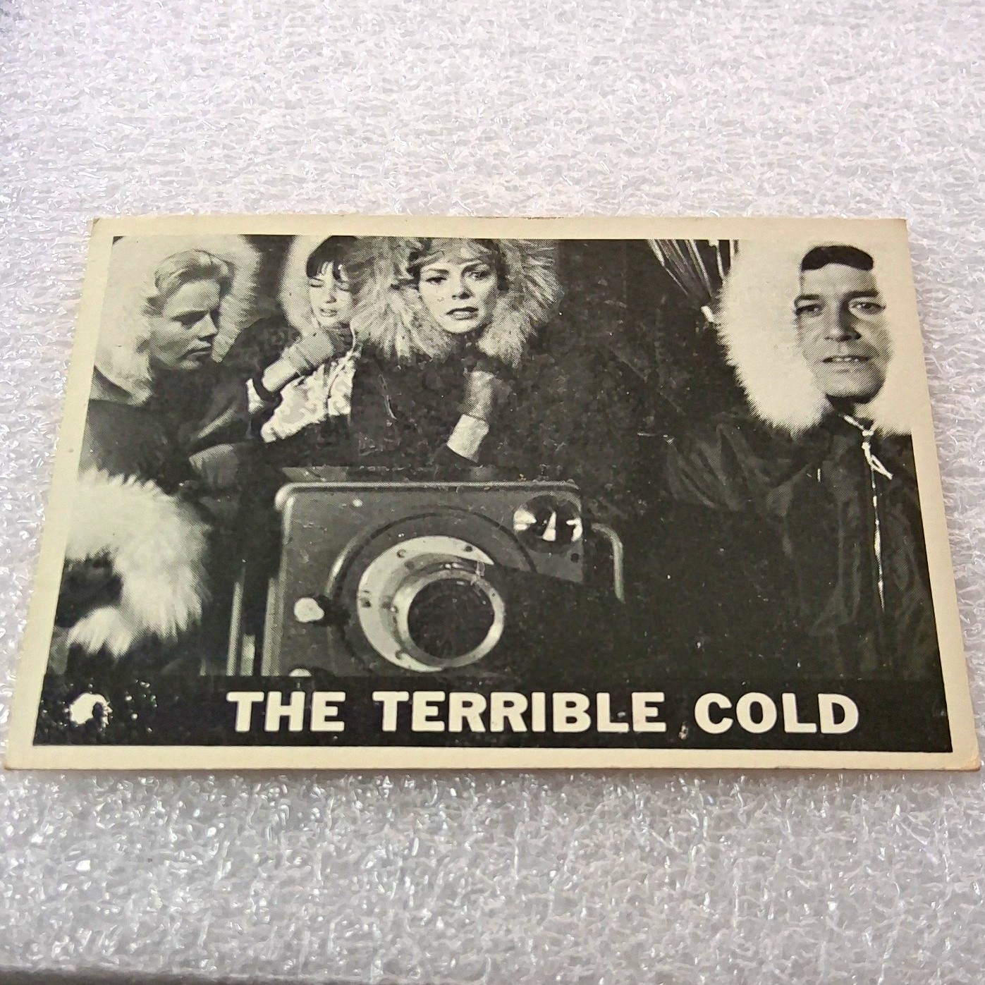 Topps Lost in Space Non-Sport Trading Card The Terrible Cold #46 1966 English