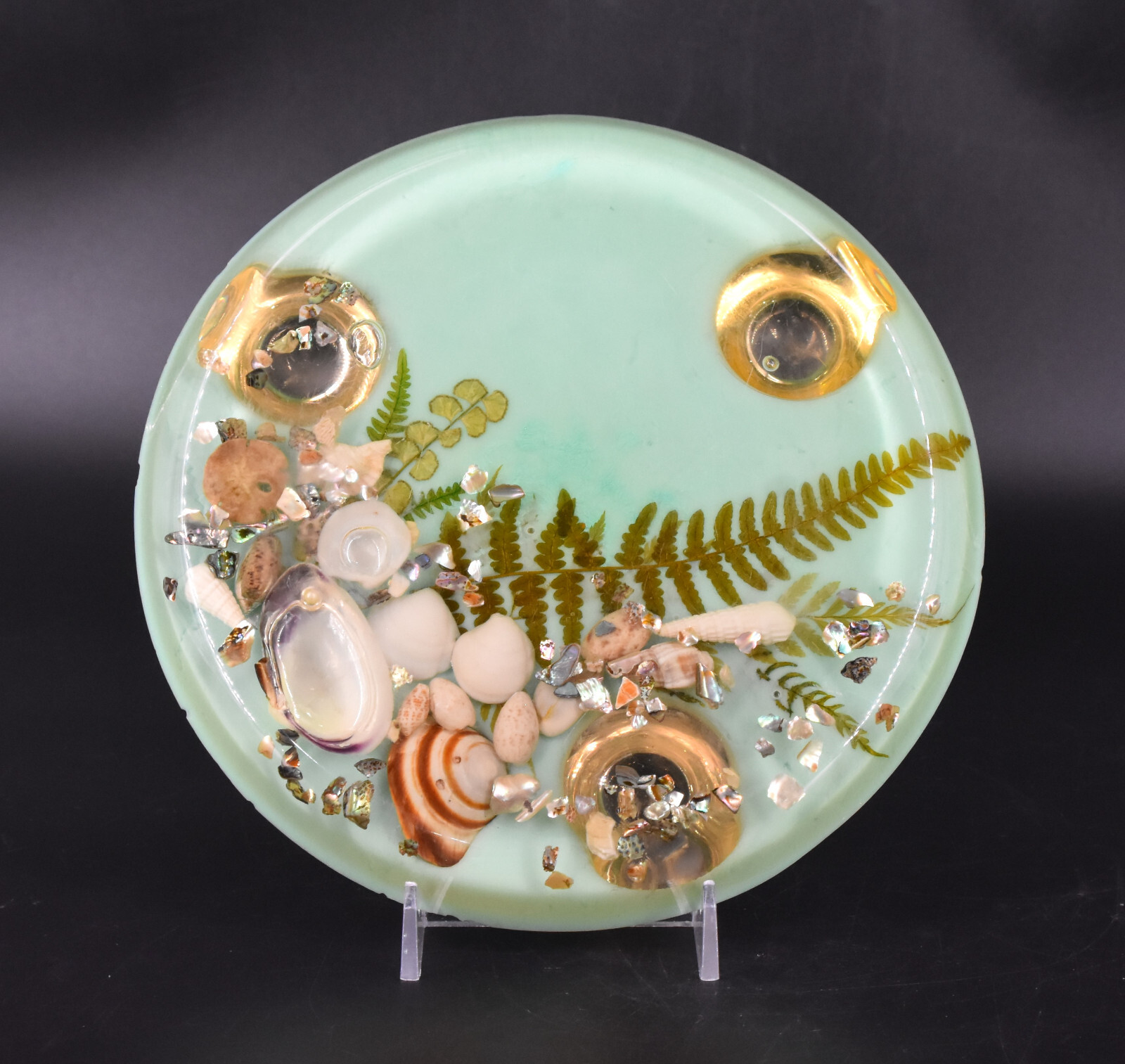 VTG Large Acrylic Resin Round Trivet Seashells Ferns Aqua Beach Footed 7.5\