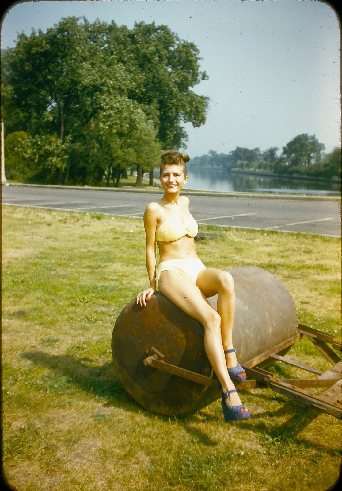 Red Border Kodachrome c1950s BEAUTIFUL WOMAN BATHING SUIT POSING LAWN ROLLER Red Border Kodachrome c1950s BEAUTIFUL WOMAN BATHING SUIT POSING LAWN ROLLER