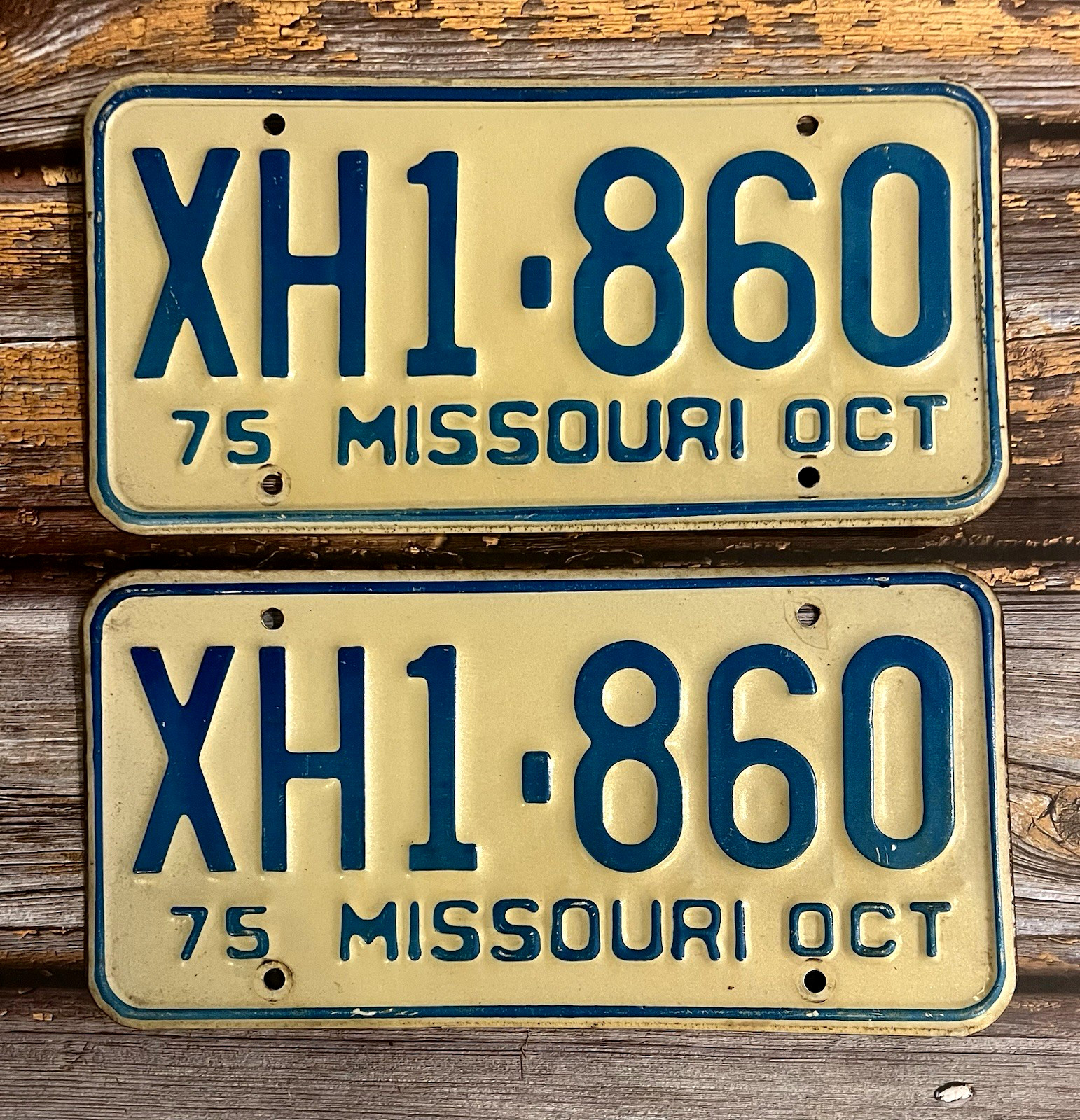 1975 Missouri Automobile License Plate Matched Pair / Set XH1-860