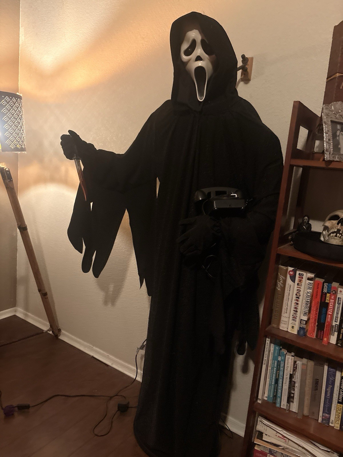 Gemmy 2011 Spirit Halloween Life Size Animated GhostFace W Phone & WORKS Gemmy 2011 Spirit Halloween Life Size Animated GhostFace W Phone & WORKS