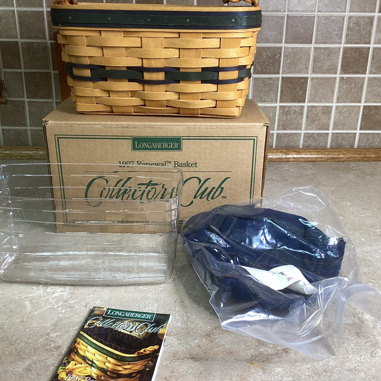 Longaberger 1997 Collectors Club Renewal Basket w/Liner +  Protector -NEW IN BOX
